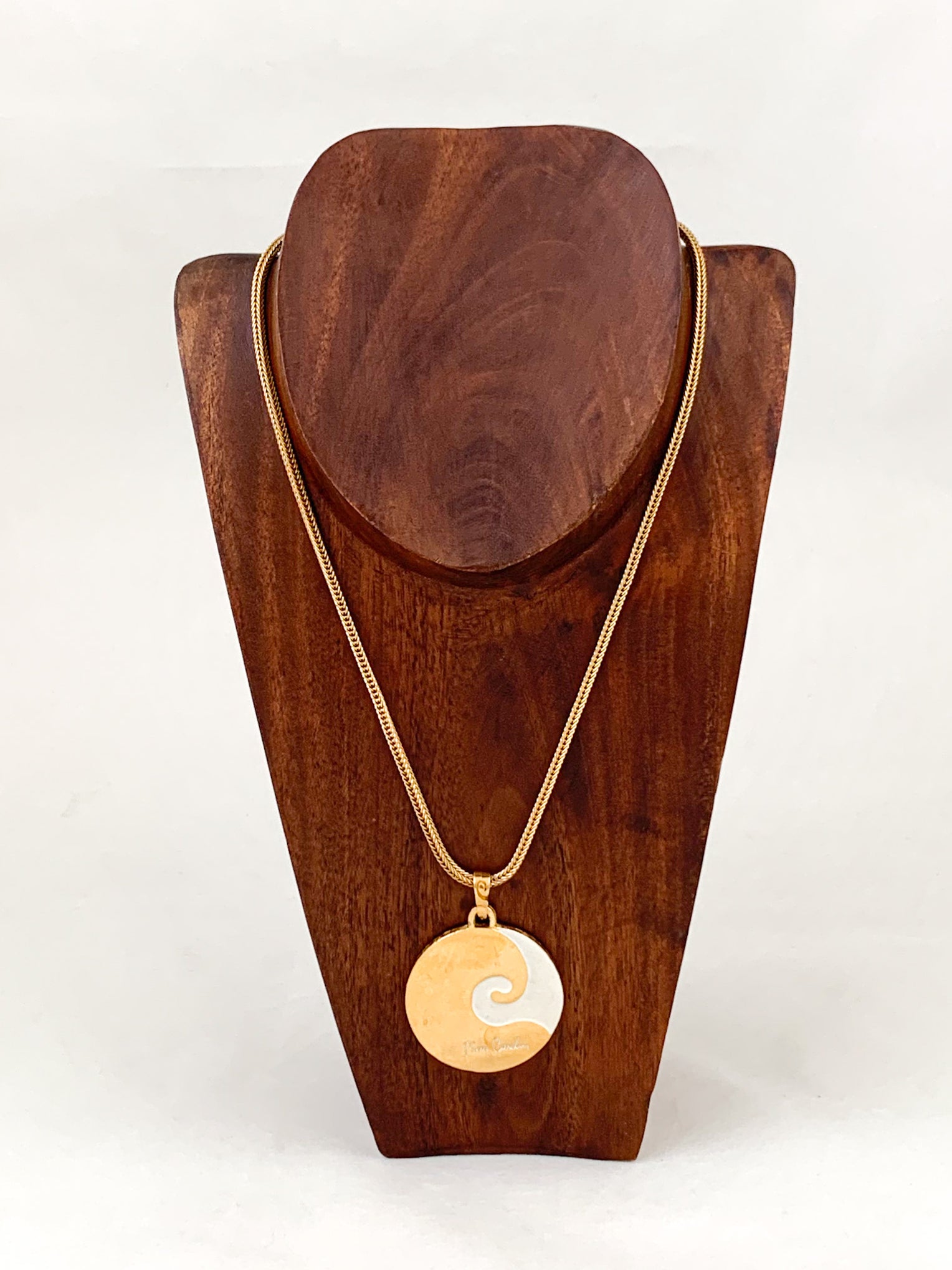 Pendentif Pierre Cardin Occasion - Très Bon état - Matière Acrylique